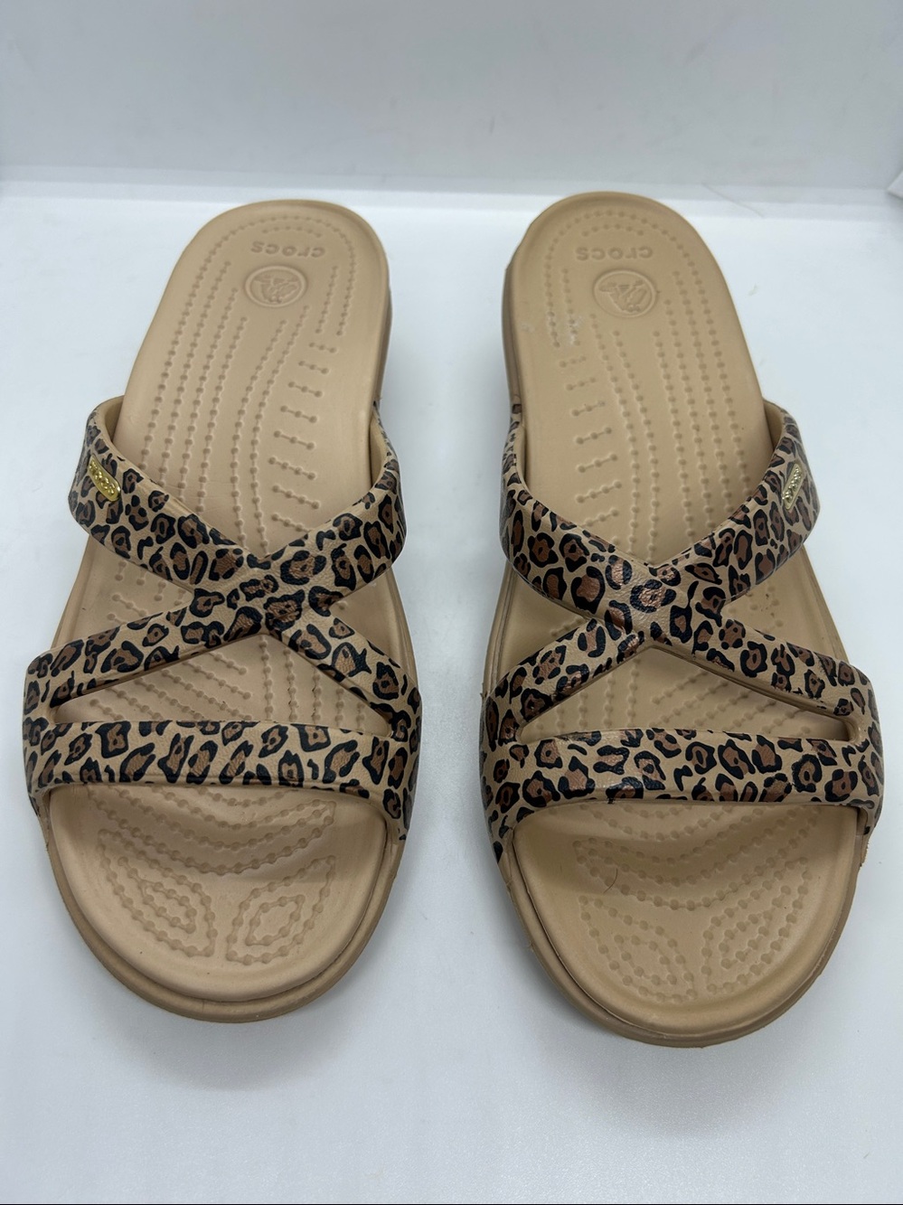 Crocs Sandals Women Sz 8 Leopard Cheetah Print Wedge Strappy Slides Animal Print - Picture 2 of 15